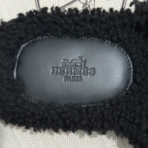 Hermès Brand New Furry Izmir Unworn Men's Sandals - Noir  - Size 44 - Picture 4 of 8